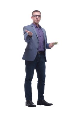 Gözlüklü mutlu çekici adam seni işaret ederken elinde bir tomar para tutuyor.