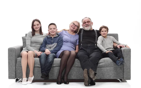 幸福的一家人坐在舒适的大沙发上. — 图库照片