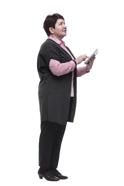 Vista lateral. mulher adulta usando um tablet digital — Fotografia de Stock