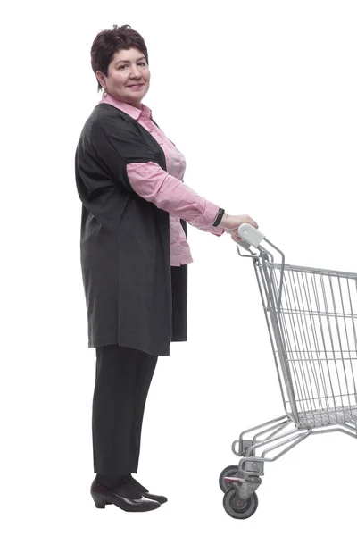 Yan görünüş. Boş alışveriş arabası olan bir bayan müşteri. — Stok fotoğraf