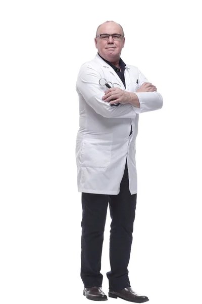 W pełnym wzroście. uśmiechnięty lekarz wskazujący na ciebie — Zdjęcie stockowe