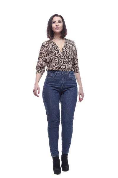 В повному зростанні. приваблива молода жінка в джинсах . — стокове фото