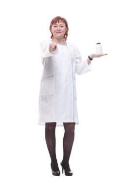 Steteskopla ileri doğru adım atan başarılı bir kadın doktor..