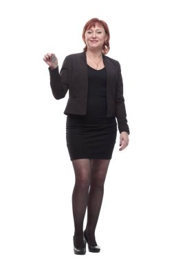 Tam gelişim. Elinde anahtarlarla gülümseyen iş kadını .