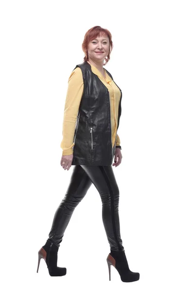 Mature woman in leather trousers striding forward. — Stock Photo, Image