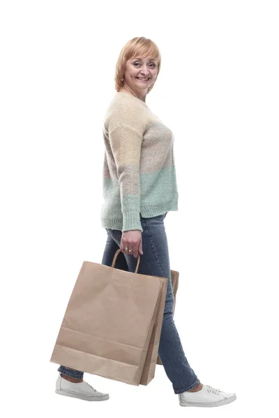 完全成长中。有魅力的休闲女人，带购物袋 . — 图库照片