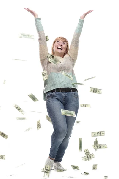Attraktive lässige Frau, die im Banknotenregen steht. — Stockfoto