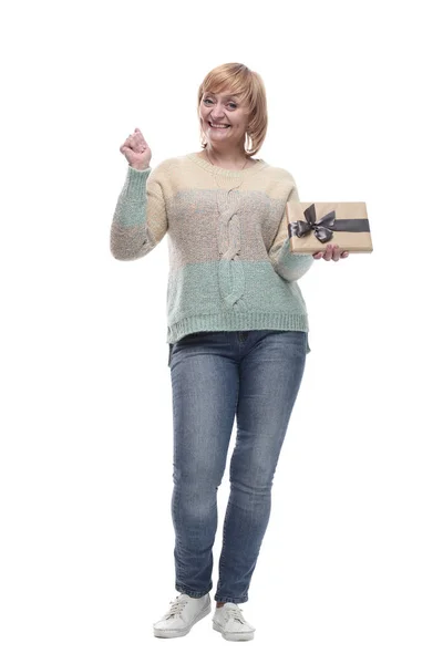 In full growth. attractive casual woman with a gift box. — Stock Photo, Image