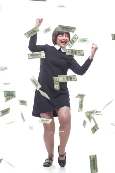 完全成长中。快乐的女商人站在钞票的雨中. — 图库照片