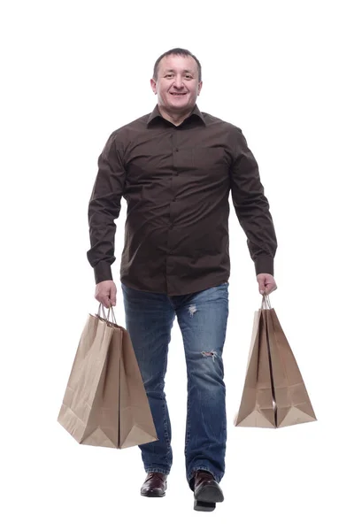 Σε πλήρη ανάπτυξη. Ευτυχισμένος άνθρωπος με τσάντες ψώνια περπατώντας στο σπίτι . — Φωτογραφία Αρχείου