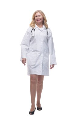 Başarılı kadın doktor öne çıkıyor. beyaz arkaplanda izole.