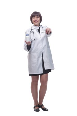 Kadın bir doktorun elinde dezenfektan. beyaz arkaplanda izole edilmiş.