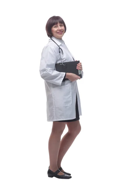 Female medic making notes to the clipboard . isolated on a white background. — Stock Photo, Image