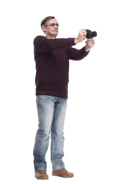 Tam boy. Kameralı sıradan bir adam. bir beyaz üzerinde izole