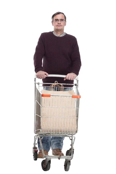 Comprimento total. homem casual com carrinho de compras. isolado em um branco — Fotografia de Stock