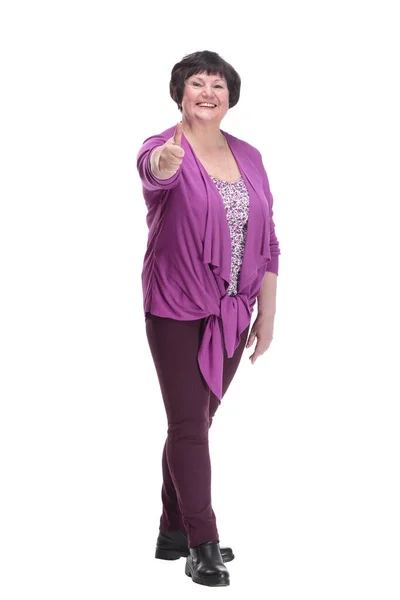 全长。穿着紫色衬衫的随意老年妇女. — 图库照片