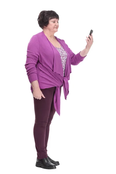 In piena crescita.casual una donna anziana con uno smartphone. — Foto Stock
