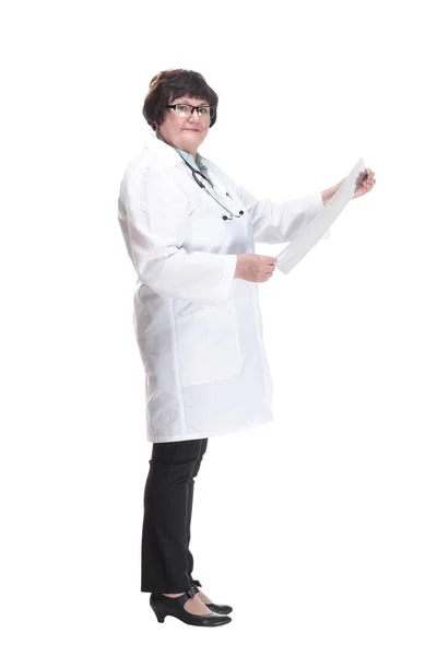 In full growth. senior female doctor with an x-ray. — Stock Photo, Image