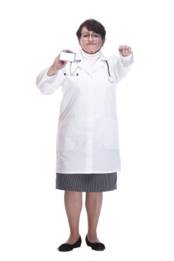 Tam gelişim. Son sınıf kadın doktor ziyaretçi kartını gösteriyor..