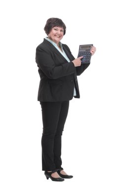 Elinde hesap makinesiyle gülümseyen bir iş kadını..