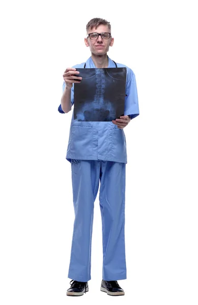 Endişeli doktor akciğerlerin röntgenini çekiyor. — Stok fotoğraf