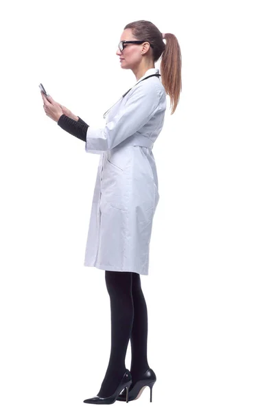 严肃的女医生通过视频链接与病人交流. — 图库照片