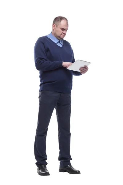 In vollem Wachstum. Seriöser Mann mit digitalem Tablet. — Stockfoto