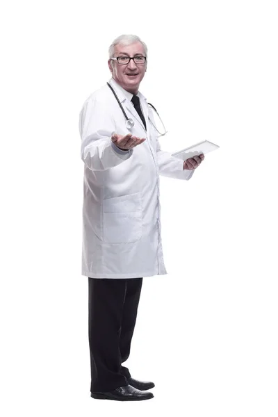 Yetişkin bir doktor olarak dijital tabletle. . — Stok fotoğraf