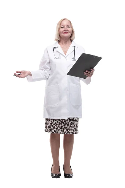 Tam boy. Dosyası olan kadın doktor. bir beyaz üzerinde izole — Stok fotoğraf