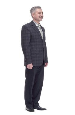 Yan görünüş. Mutlu olgun bir adam kameraya bakıyor..