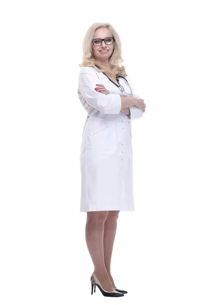 En attraktiv kvinnlig läkare som tittar på dig. isolerad på en vit — Stockfoto