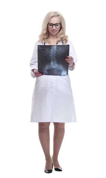 Medico donna con una radiografia. isolato su un bianco — Foto Stock