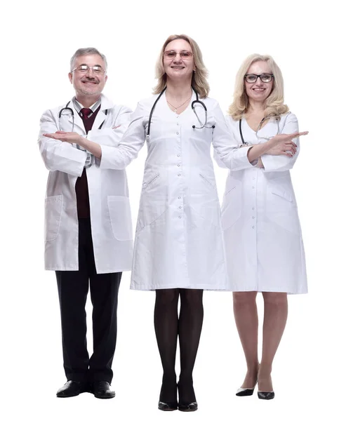 Colegas médicos dando un pulgar hacia arriba. aislado en un blanco — Foto de Stock