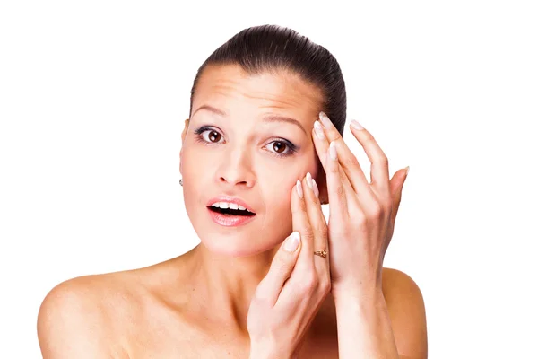 Une jeune femme a des problèmes de peau. Isolé sur fond blanc Photo De Stock