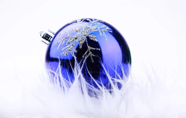 Blue xmas ornament on bright holiday background — Stock Photo, Image