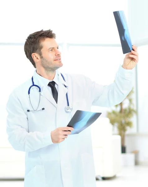 Young doctor consider x-ray photos enthusiastically — Stock Photo, Image