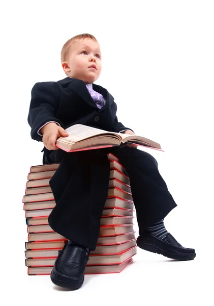 Portret van Aziatische schooljongen houden een boek en zitten — Stockfoto