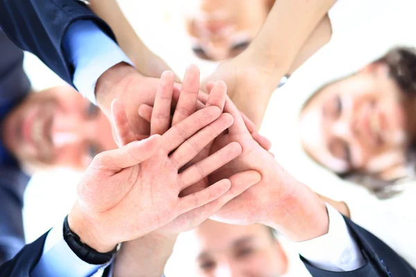 Grupo de empresários unindo as mãos e representando conceito — Fotografia de Stock