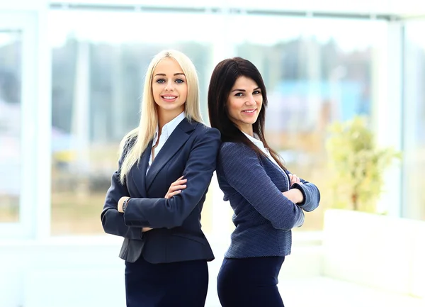 Two business women team at office building — Stock Photo, Image