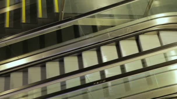 Escada rolante em movimento , — Vídeo de Stock