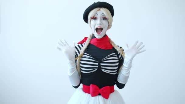 Joyful female mime screaming and clapping hands feeling surprised and excited — Stock Video