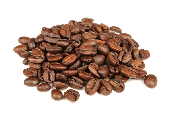 Högen med kaffebönor isolerad på vit bakgrund — Stockfoto