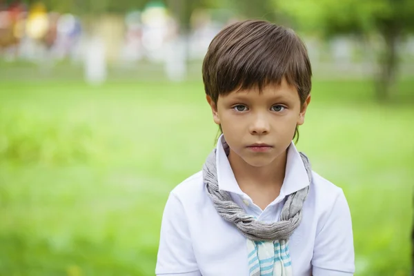 Fashionable little boy outdoor at the nice summer day — Stock Photo, Image