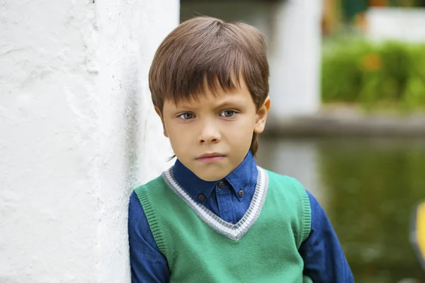 Fashionable little boy outdoor at the nice summer day — Stock Photo, Image