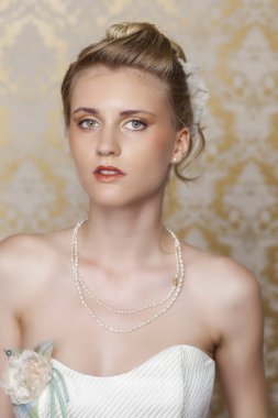 güzel düğün saç modeli ile genç gelin