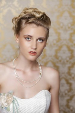 güzel düğün saç modeli ile genç gelin