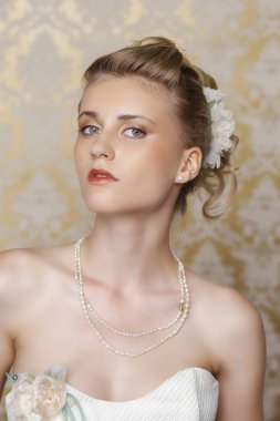 güzel düğün saç modeli ile genç gelin