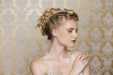 güzel düğün saç modeli ile genç gelin