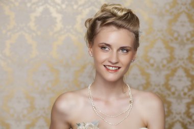 güzel düğün saç modeli ile genç gelin