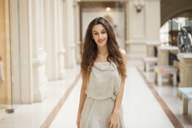 Genç güzel kadın.